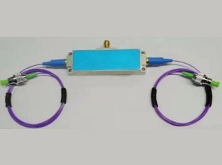 Polarization-maintaining fiber optic acousto-optic modulator